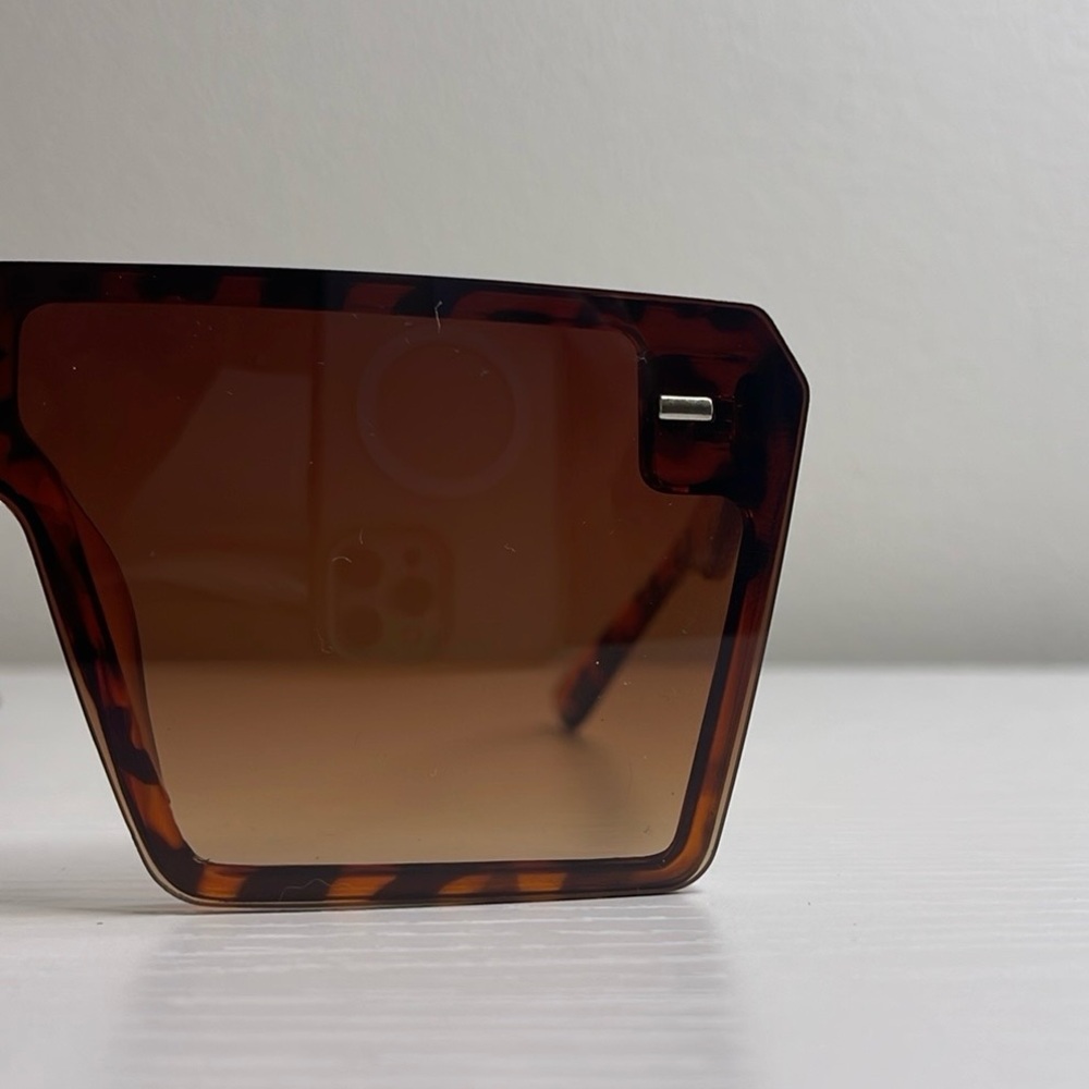 Sunglasses - Picture 4 of 7